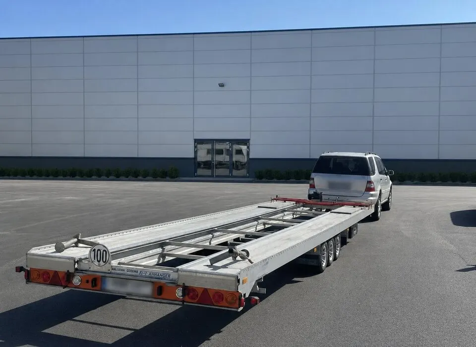 Fitzel-XXL-Autotransportanhänger von hinten